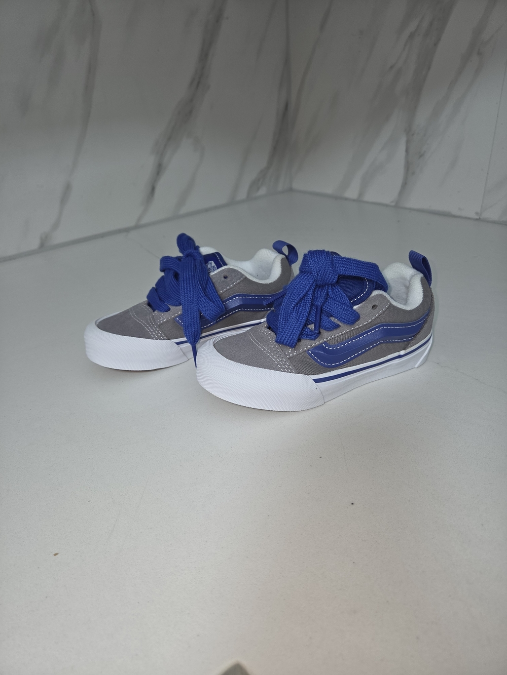 Vans Kids Low-Top Sneakers in Gray and Blue